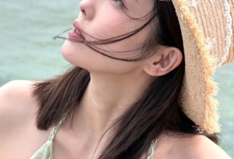 白鹿进组《开到荼蘼》前夕晒海边随拍，碎花泳衣尽显少女感