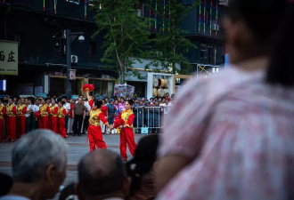 银发族开始算“带孙费”的账了