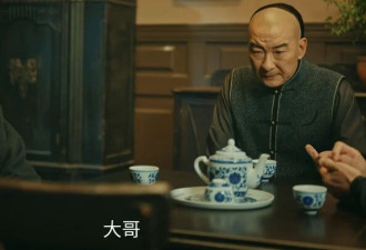 强行扮嫩，梳个齐刘海就硬演少女