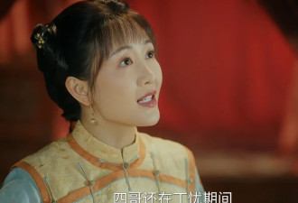 强行扮嫩，梳个齐刘海就硬演少女