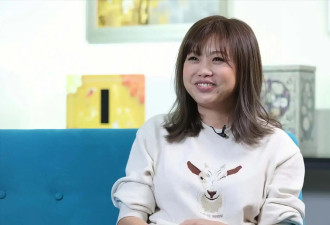 香港知名演员全素颜出镜，60岁还没结婚，前男友因肺癌病逝