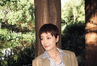 马伊琍剪了超短发年轻20岁，穿西装+“睡衣”好洋气，差点认不出
