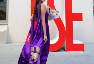任达华夫妇现身女儿一级荣誉生毕业礼