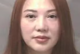 万锦53岁华裔女子涉嫌持枪绑架遭通缉：警方公布照片通缉两人
