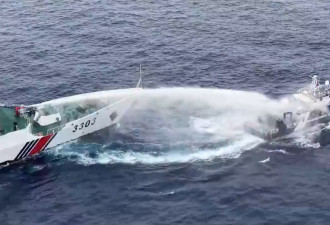 中国海警局指菲船闯黄岩岛海域 曝射水炮驱离画面