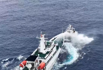 中国海警局指菲船闯黄岩岛海域 曝射水炮驱离画面