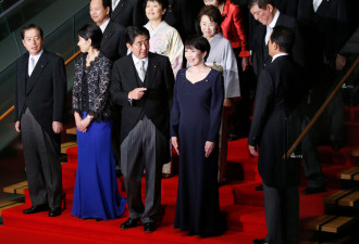 高市早苗捍卫“恩师”安倍，推进民族主义议程
