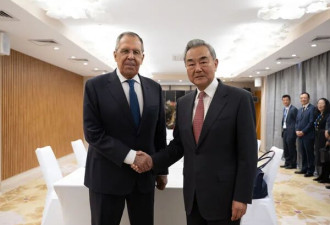 王毅会见俄外长：绝不允许日本重新武装