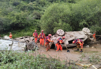 甘肃渭源双石门景区山洪暴发致10死23伤