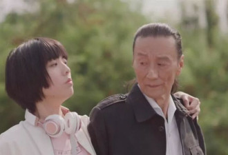 四哥谢贤病逝前居家照流出！摘墨镜露真容