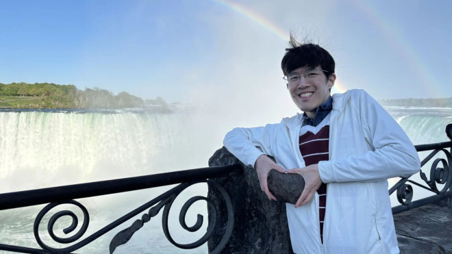 Photo of Victor Chen standing beside Niagara Falls.