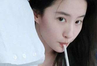39岁刘亦菲素颜喝咖啡似女大学生：不开滤镜