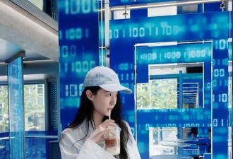 39岁刘亦菲素颜喝咖啡似女大学生：不开滤镜